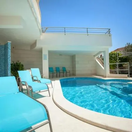 Relax - Two Bedroom *