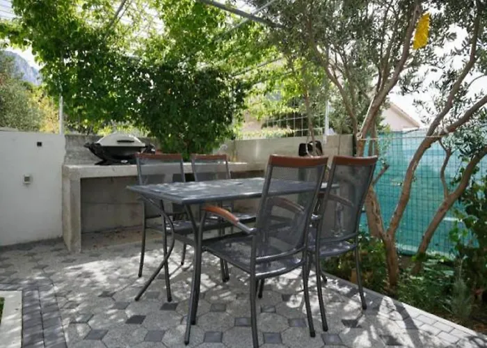 Relax - Two Bedroom Brela